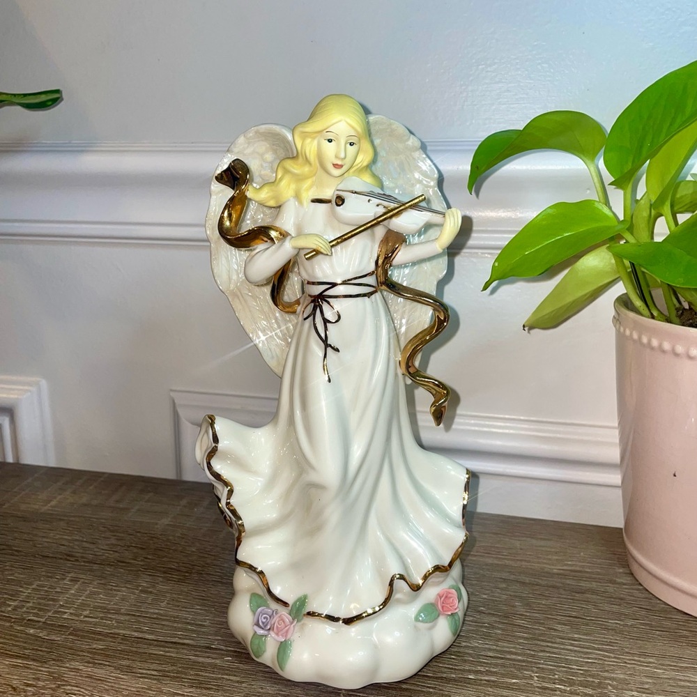 Elegant Angel Figurine with Violin